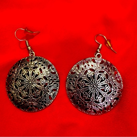 Vintage Silver Color Round Dangle Earrings. Never Worn. - Picture 1 of 3